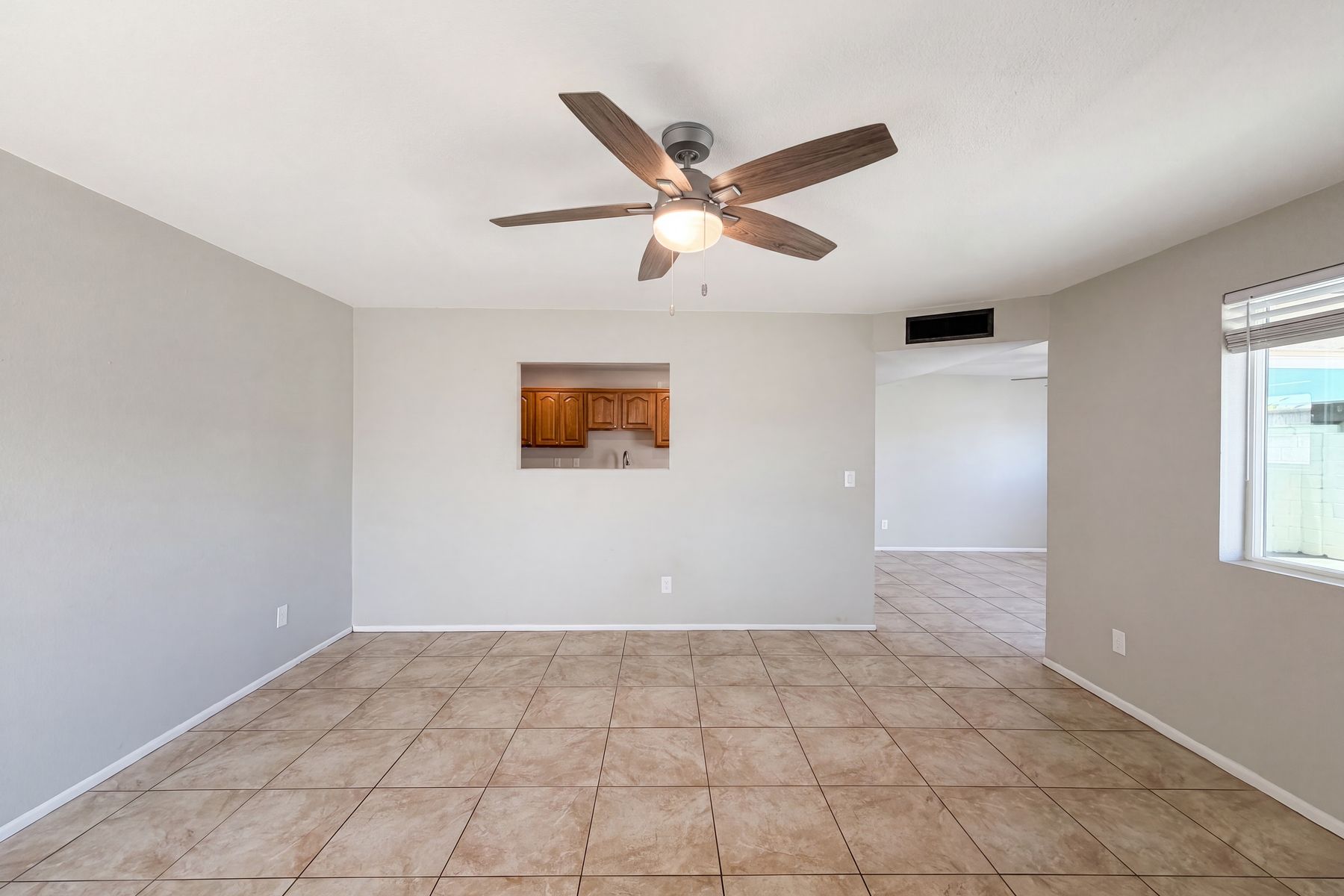 Property photo 3 of 1725 N Date Unit 70