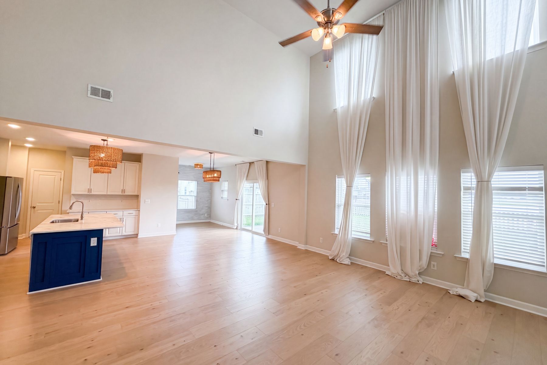 Property photo 3 of 142 Lucca Dr