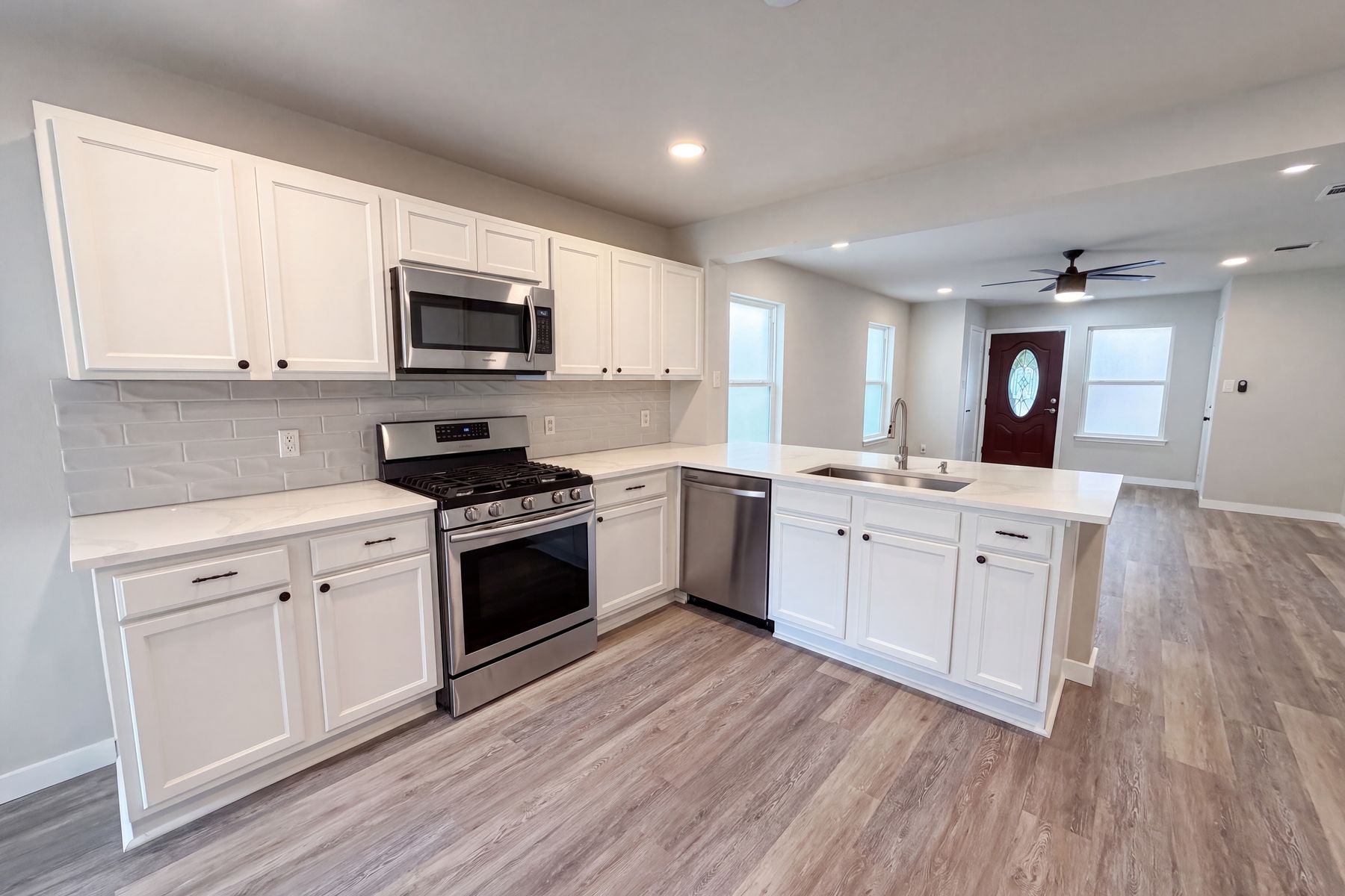 Photo 2 of 16 of 1076 Shadow Creek Blvd, Buda, TX