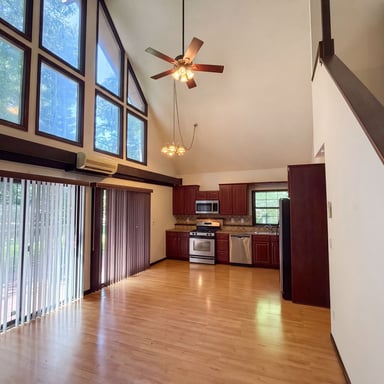 Property photo 3 of 240 Shawna Ln
