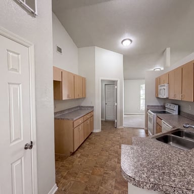 Property photo 2 of 1038 Highland Crest Cir