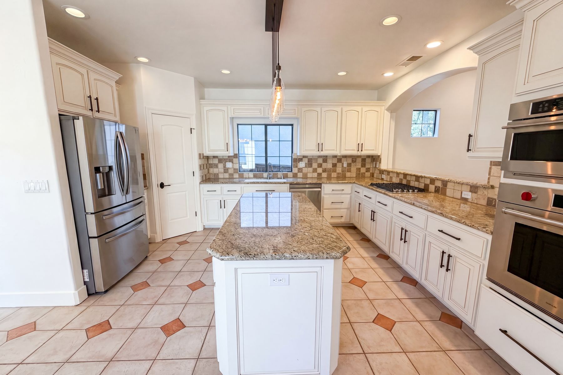 Photo 2 of 40 of 3172 Chasen Dr, Cameron Park, CA