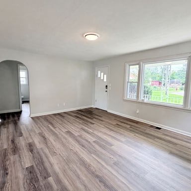 Property photo 3 of 820 Lilly Ln