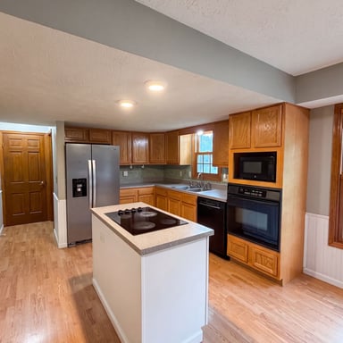 Property photo 2 of 8005 Edgewood Ct
