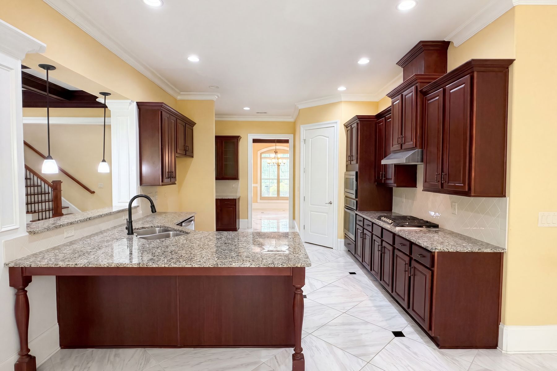 Photo 2 of 41 of 332 Warwick Pl, McDonough, GA