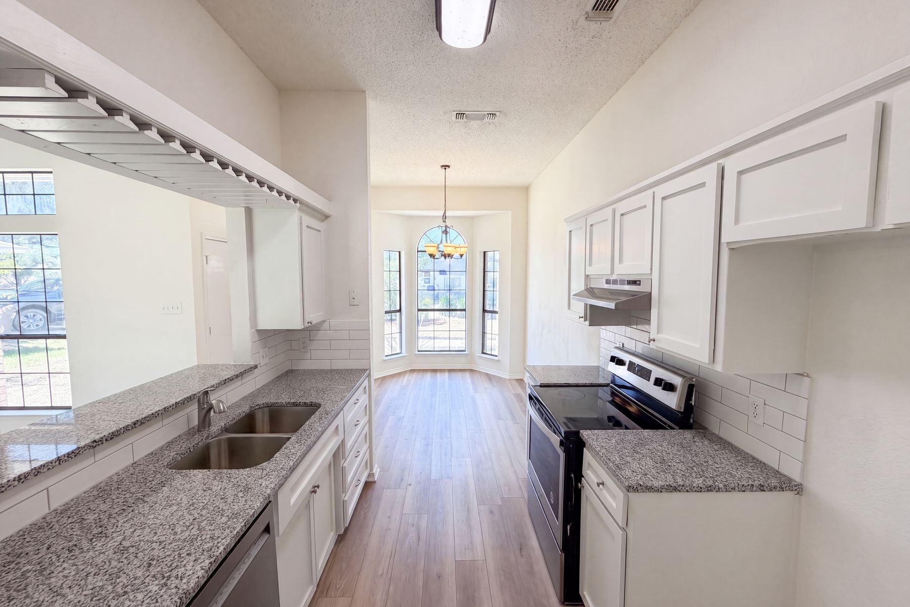 Photo 2 of 19 of 6612 Lakeside Dr, Lake Worth, TX