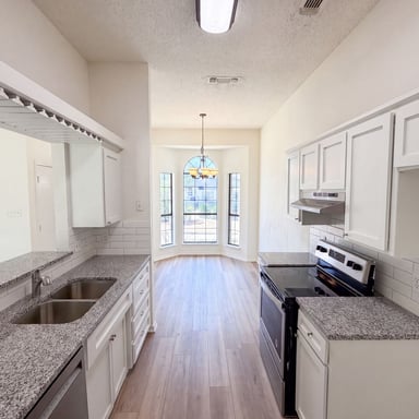 Property photo 2 of 6612 Lakeside Dr