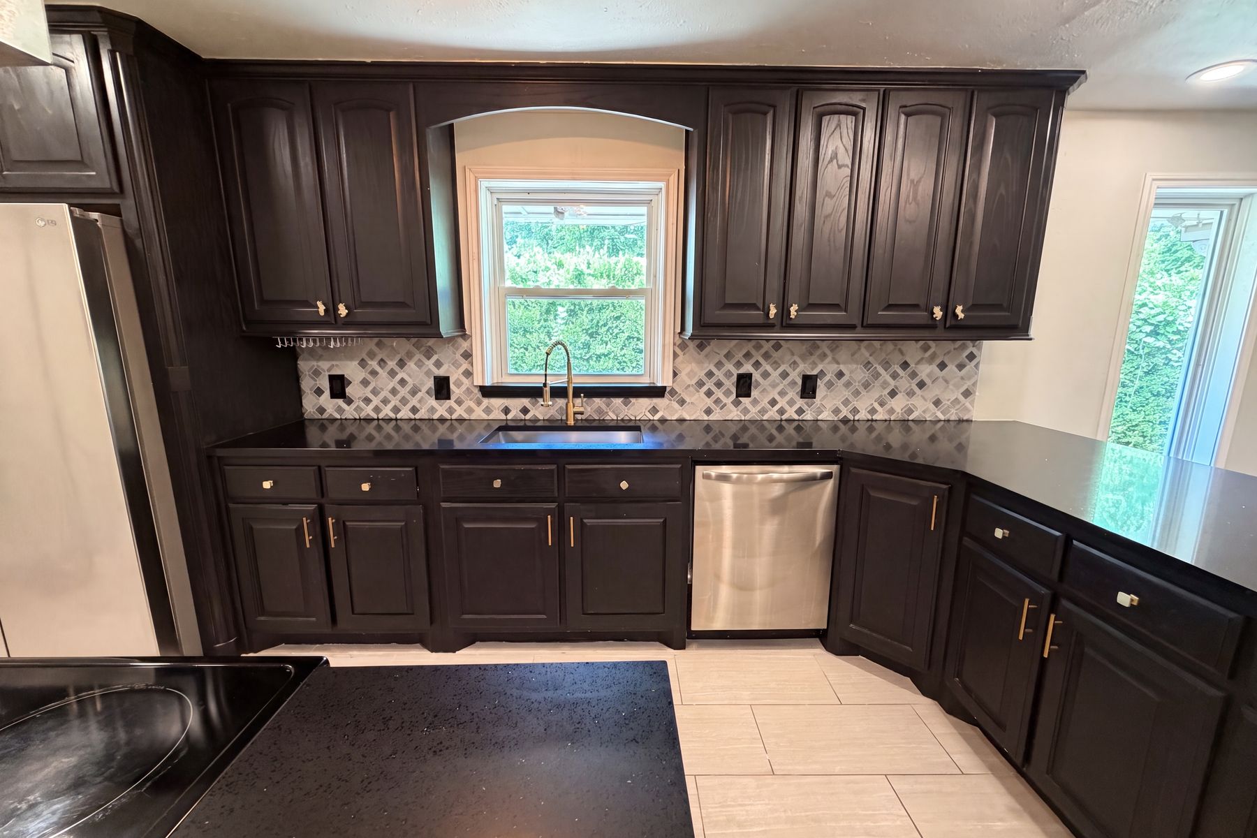 Photo 2 of 22 of 3423 Willow Crest Ln, Dallas, TX