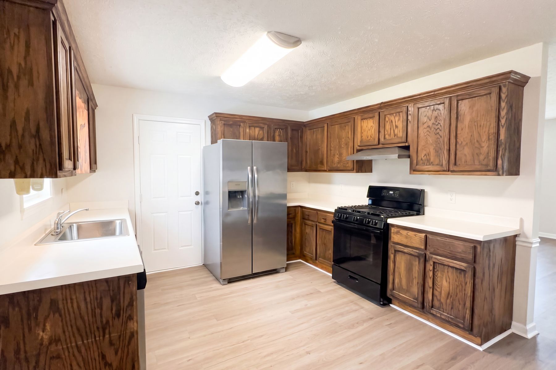 Photo 2 of 19 of 1040 Dodd Dr, Savannah, TN