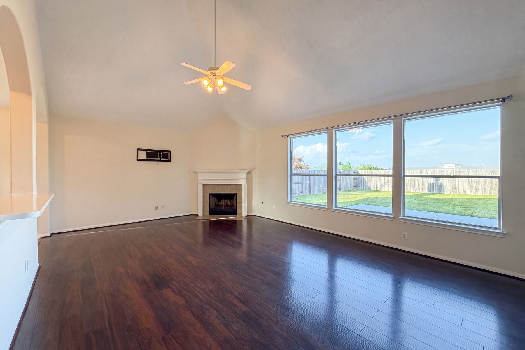 Property photo 3 of 7914 Ingle Oak Dr