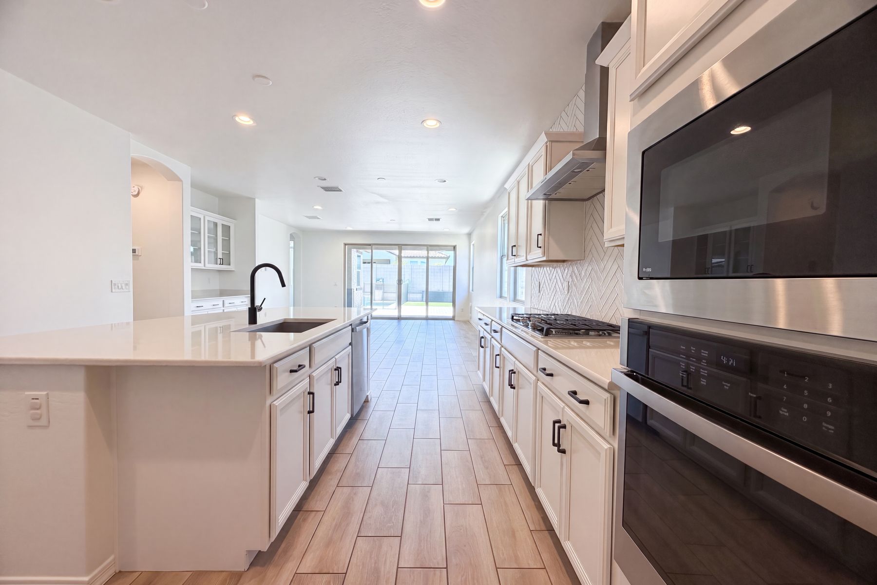 Photo 2 of 17 of 2831 W Rainbow Dr, San Tan Valley, AZ