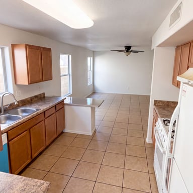 Property photo 2 of 7436 W Sanna St