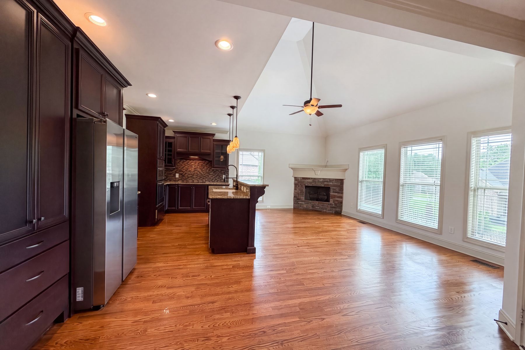 Photo 2 of 30 of 3512 Martins Woods Ln, La Vergne, TN