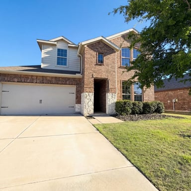 Property photo 1 of 1012 Crepe Myrtle Ln