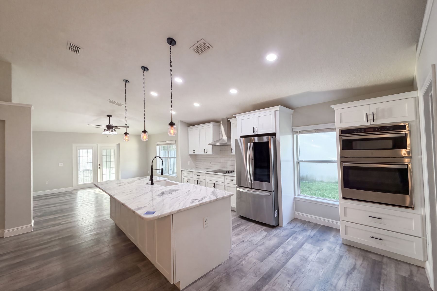 Photo 2 of 25 of 106 Cabrillo Dr, Groveland, FL