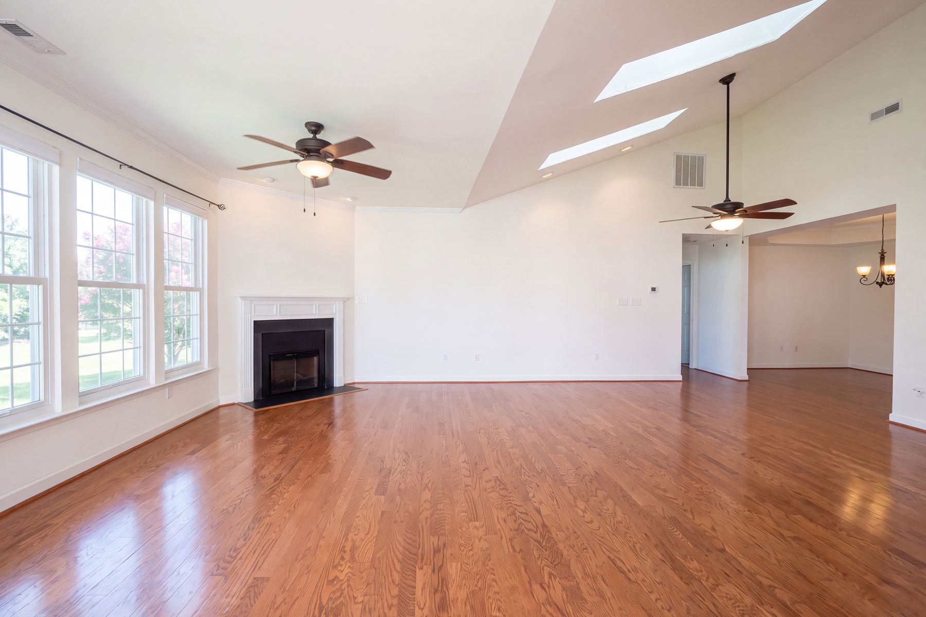 Property photo 3 of 9283 Tournament Dr
