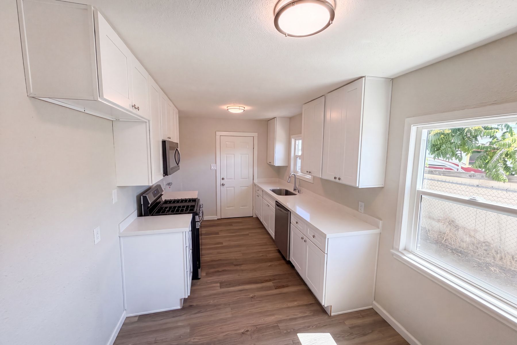 Photo 2 of 19 of 1374 El Nita Ln, Hemet, CA