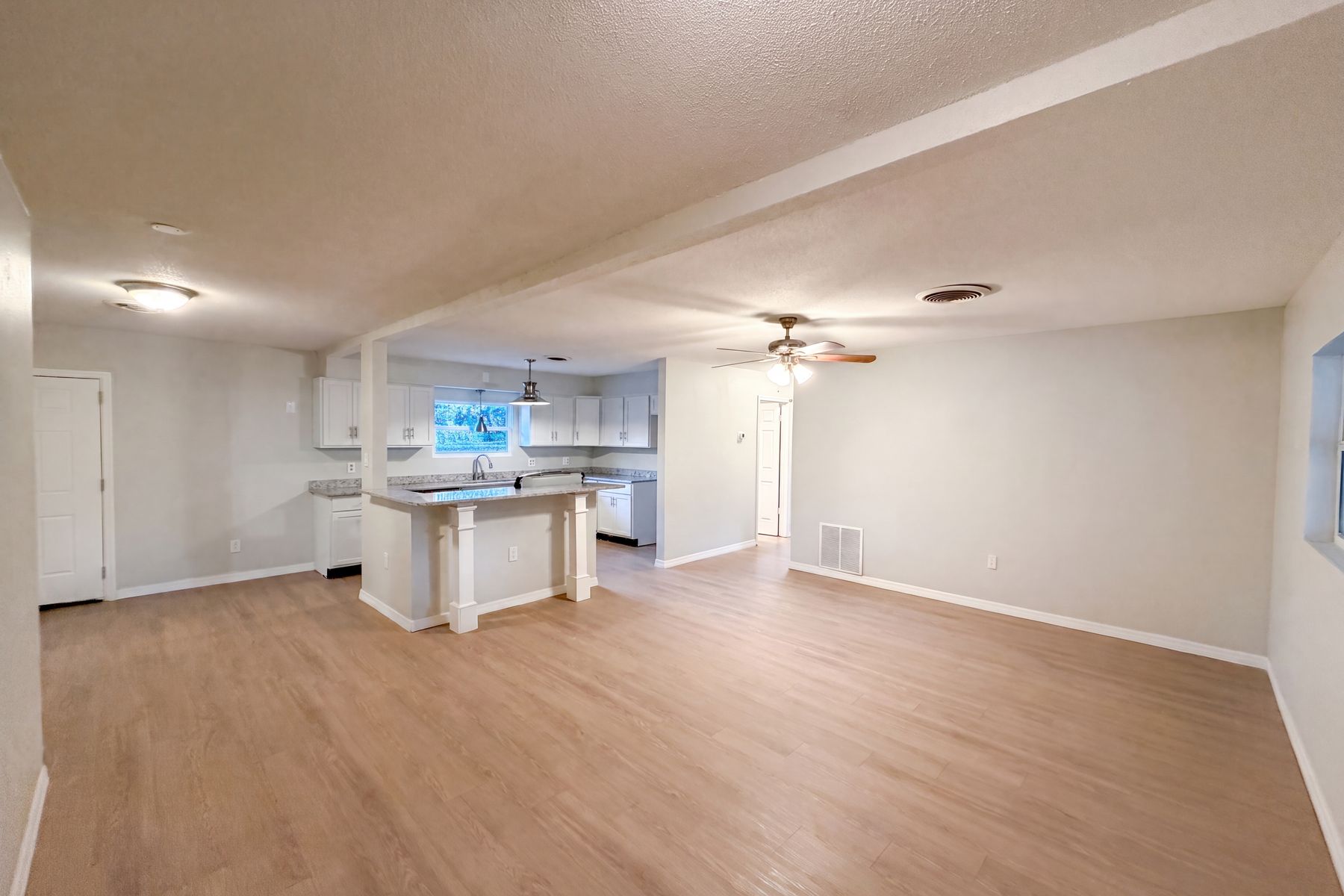 Property photo 3 of 827 Dora Ave