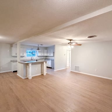 Property photo 3 of 827 Dora Ave