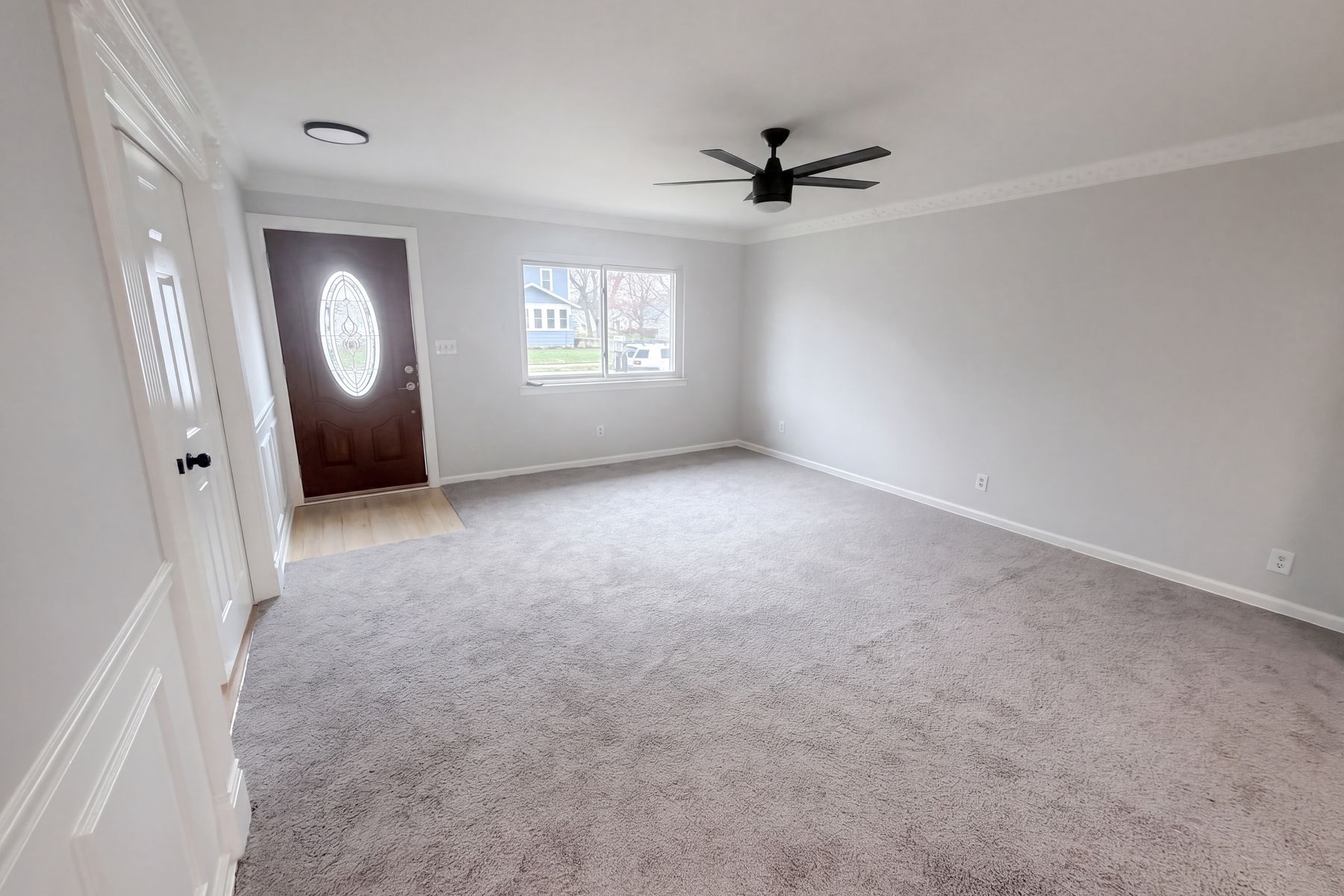 Property photo 3 of 916 Longfellow Ave