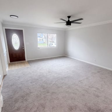 Property photo 3 of 916 Longfellow Ave