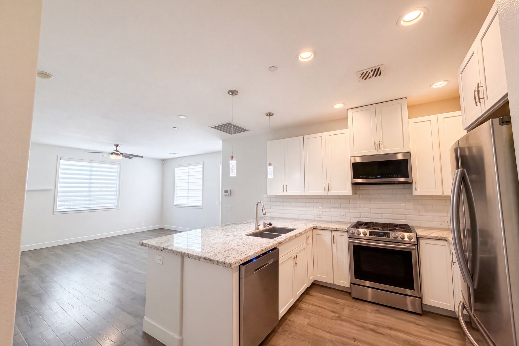 Photo 2 of 28 of 4920 Ocean Ln, Elk Grove, CA