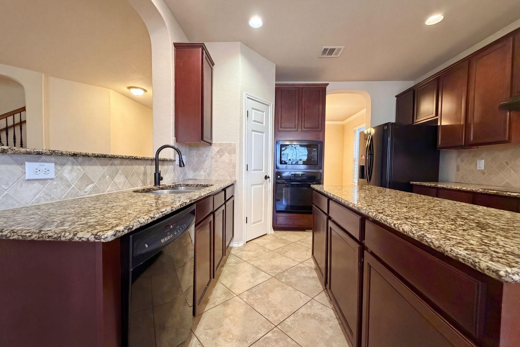 Photo 2 of 22 of 6941 Laura Hts, Schertz, TX