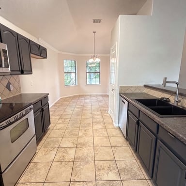 Property photo 2 of 1618 Hillside Dr