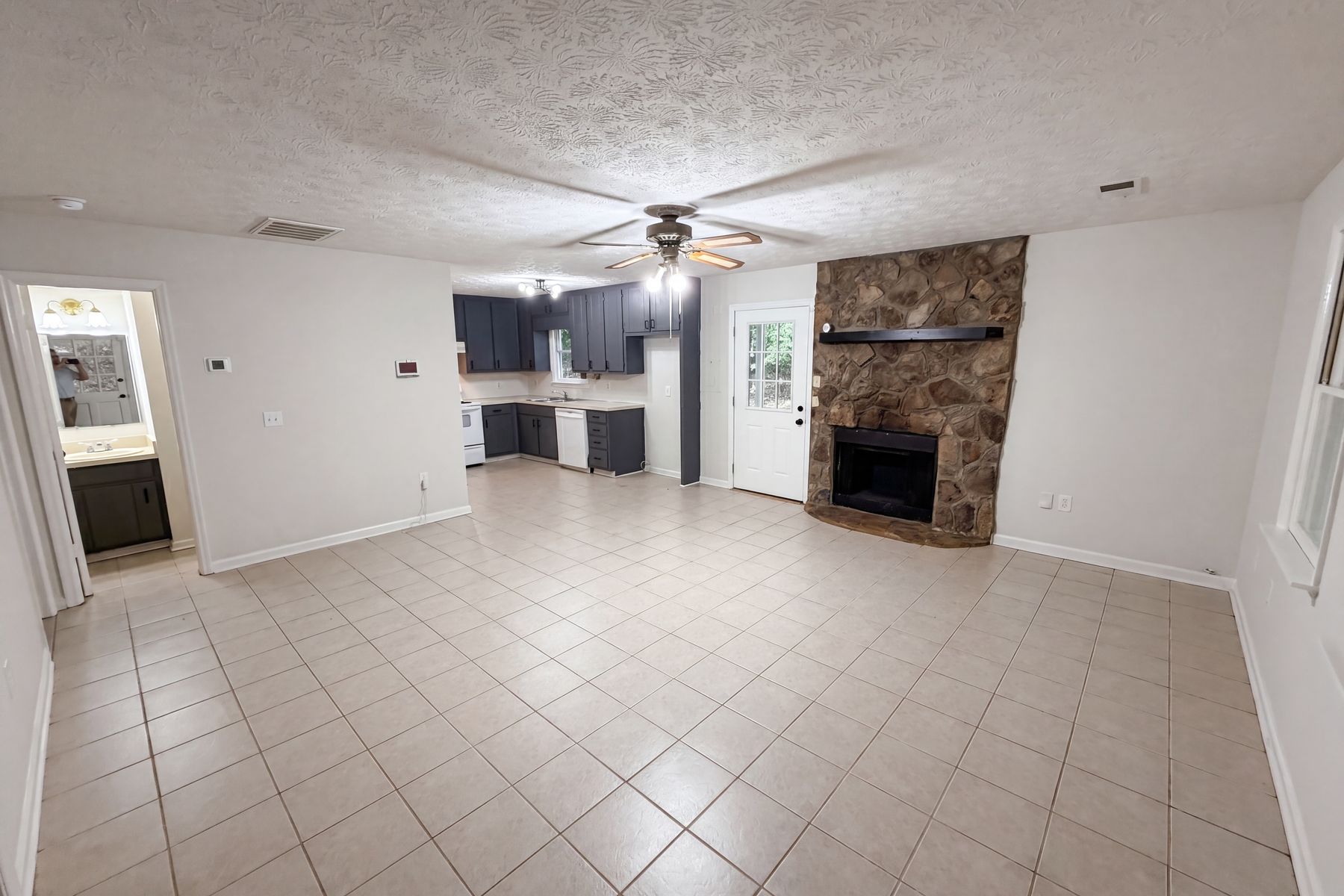 Property photo 3 of 9315 Dogwood Pl