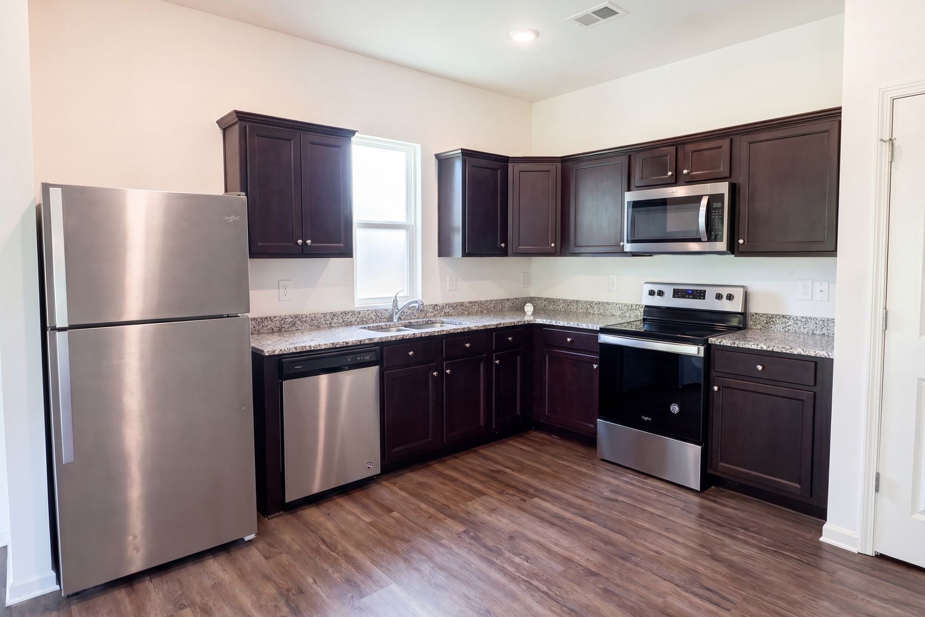 Photo 2 of 31 of 118 Sorrento Dr NW, Cartersville, GA