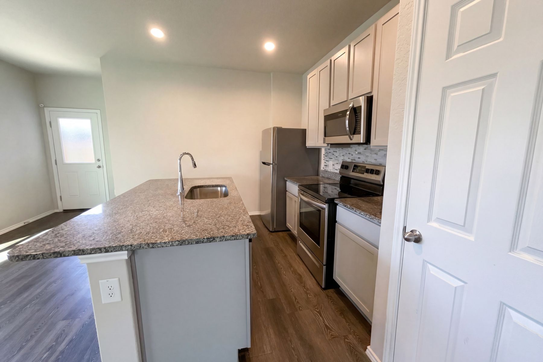Photo 2 of 17 of 431 Pleasanton Way, San Antonio, TX