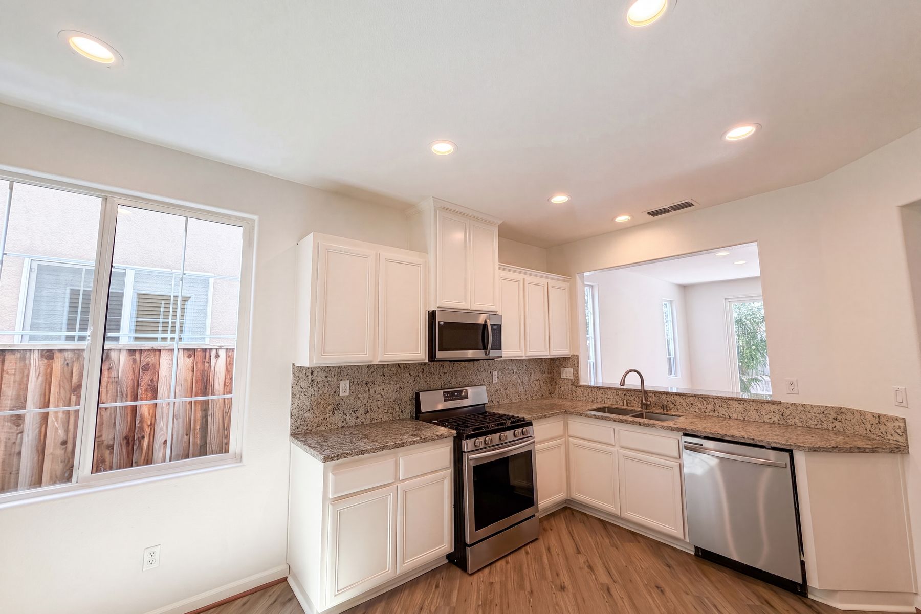 Photo 2 of 30 of 291 Candela Cir, Sacramento, CA