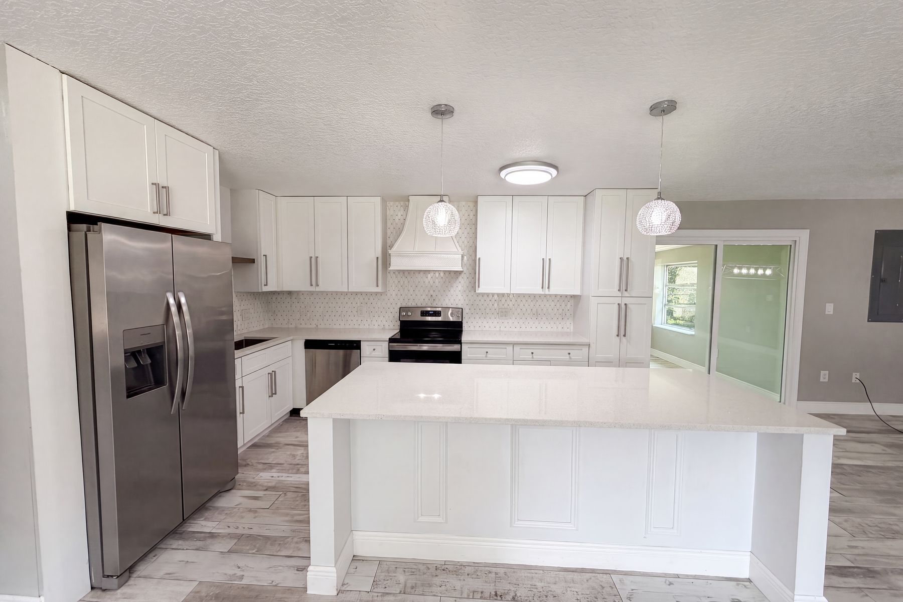 Photo 2 of 24 of 1044 E Lombardy Dr, Deltona, FL