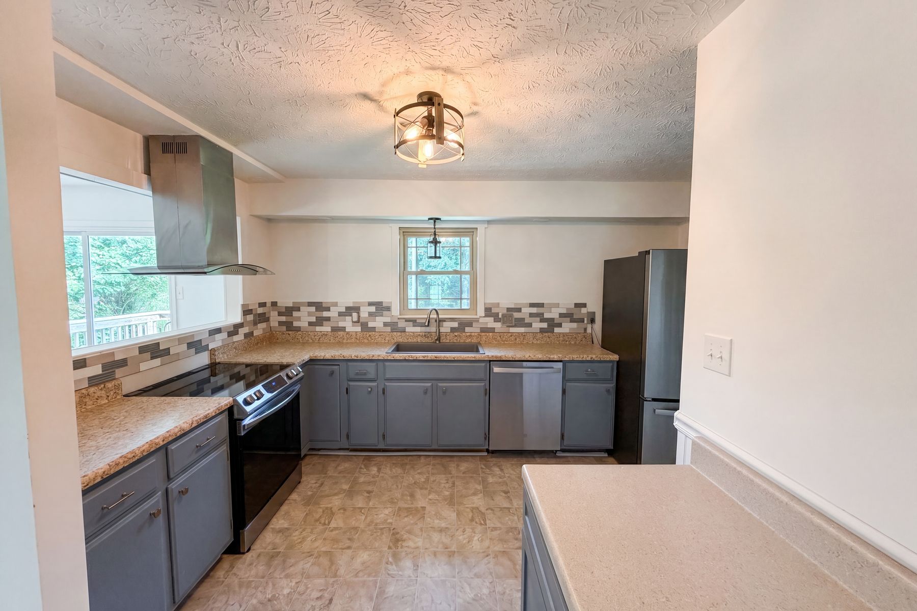 Photo 2 of 30 of 8505 Troutman Ln, Knoxville, TN