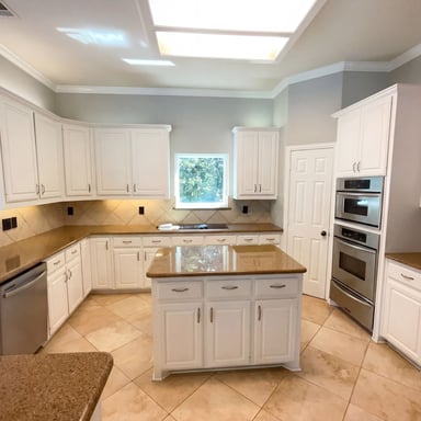 Property photo 3 of 2400 Creekview Dr