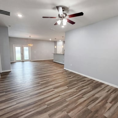Property photo 3 of 1013 W 11th St