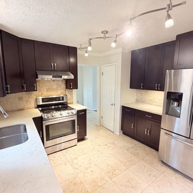 Property photo 2 of 215 Arbour Run