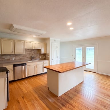 Property photo 2 of 3146 Lora Dr