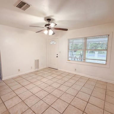 Property photo 3 of 626 S 67th St