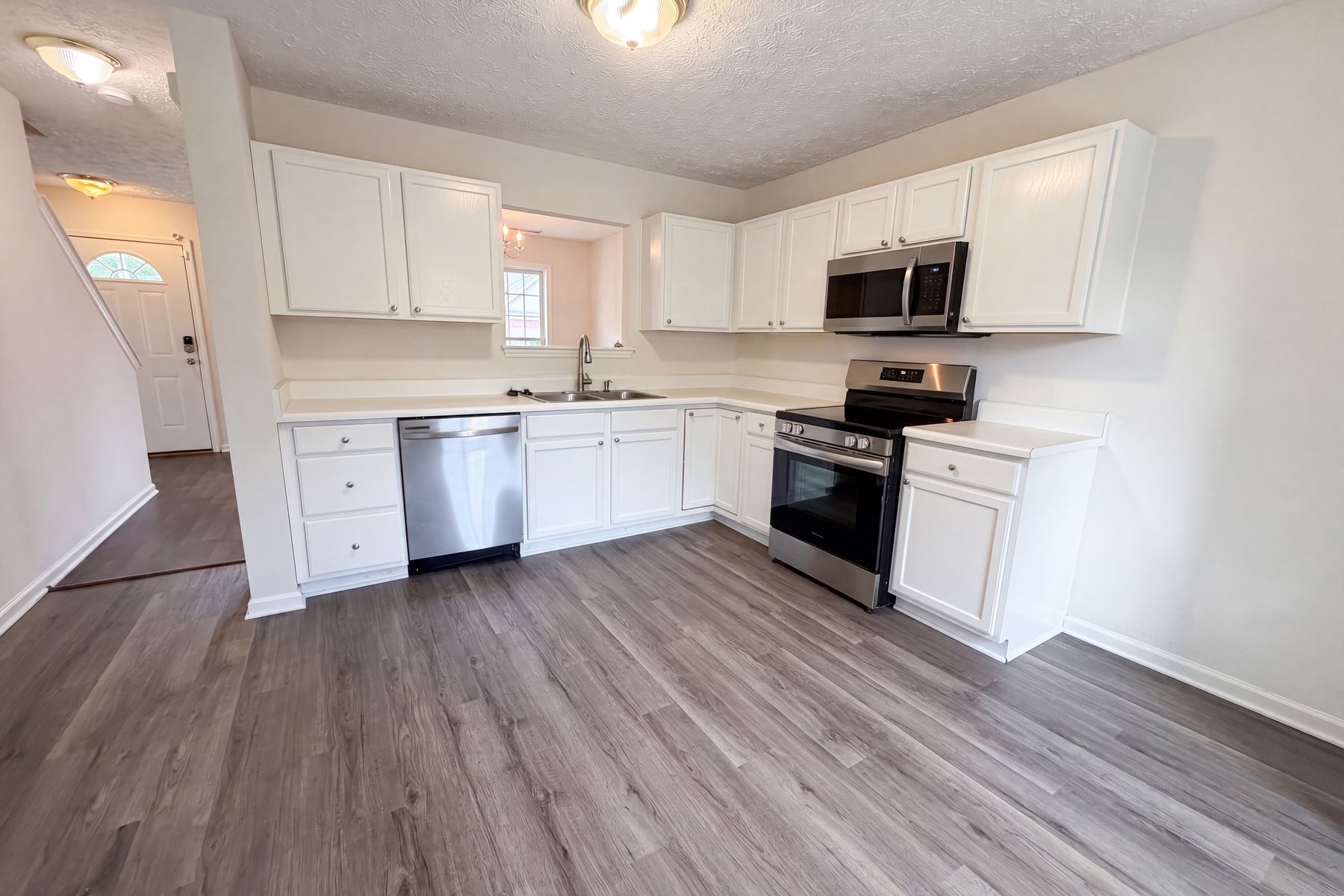 Photo 2 of 18 of 3358 Neptune Dr, Raleigh, NC