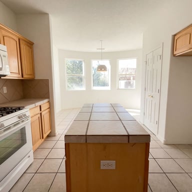Property photo 2 of 6331 Pima Pl NW