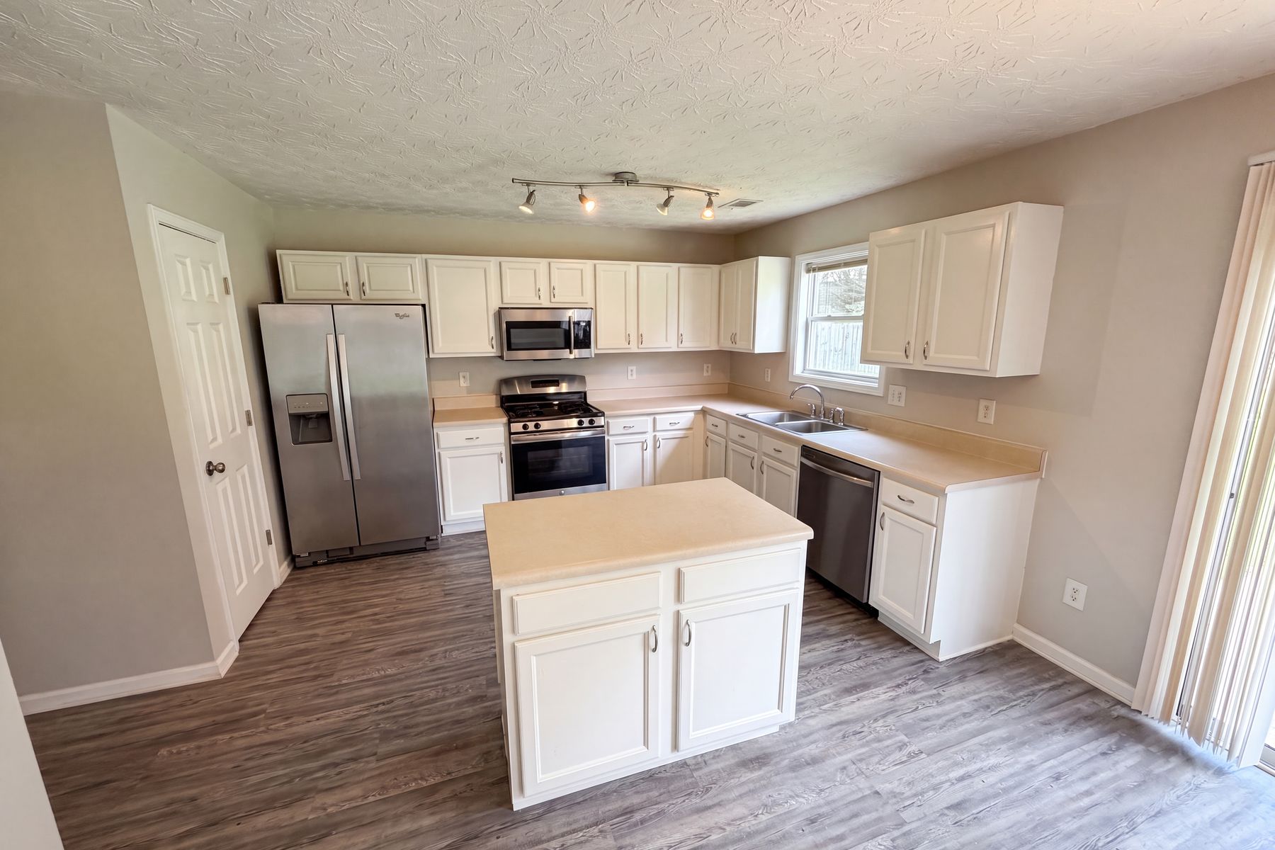 Photo 2 of 44 of 4636 Pine Acre Cir, Sugar Hill, GA