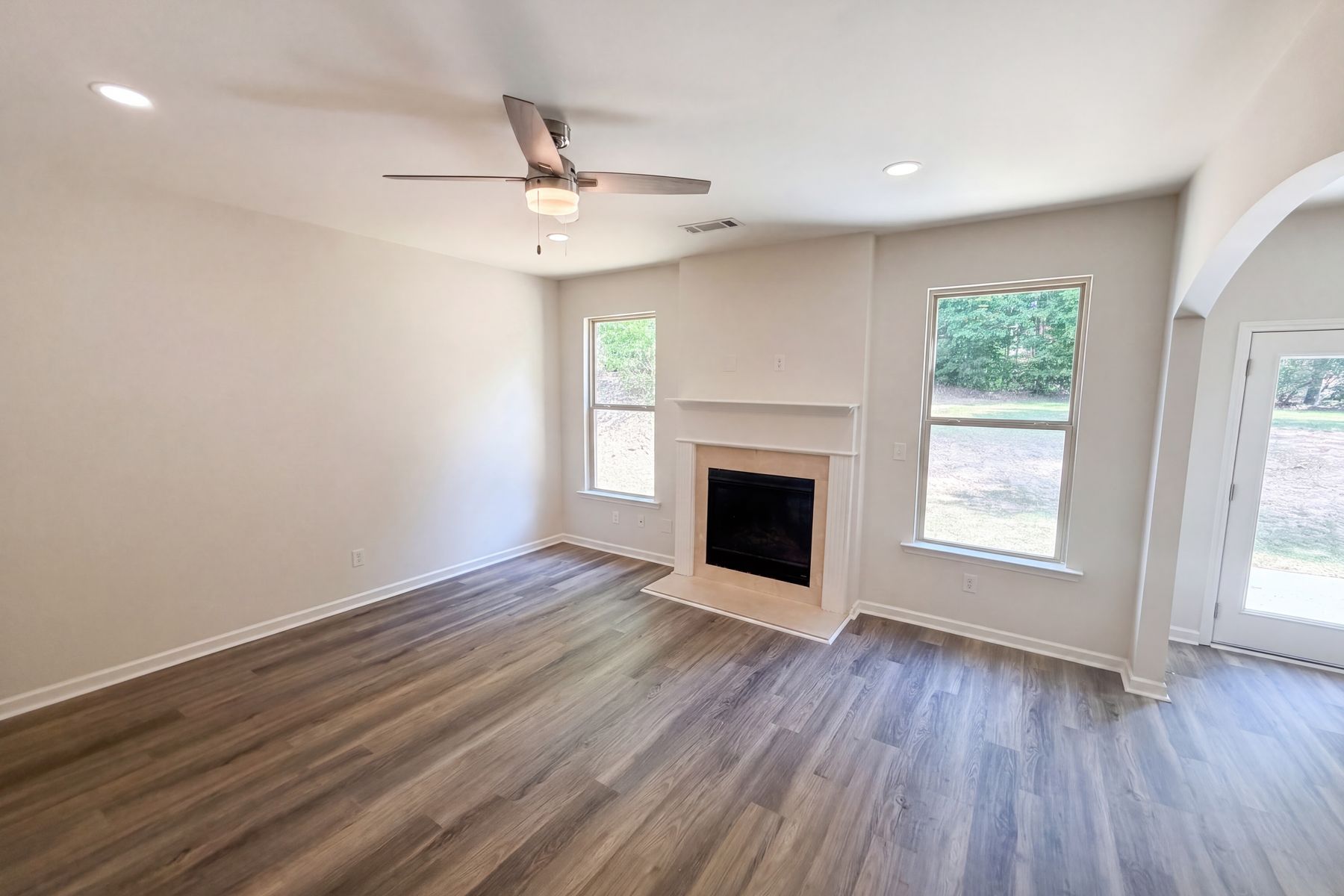Property photo 3 of 5049 Saphire Ct