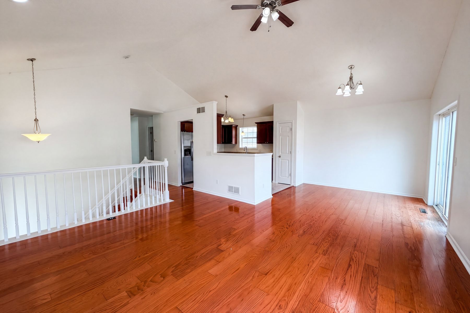 Property photo 3 of 7476 Hampton Ln