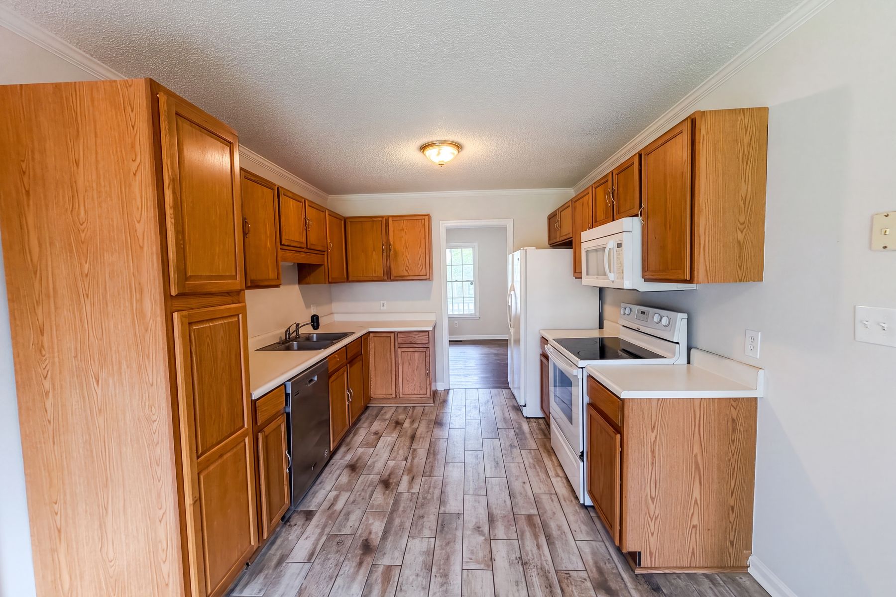 Photo 2 of 17 of 4013 Burleigh Pl, Fayetteville, NC
