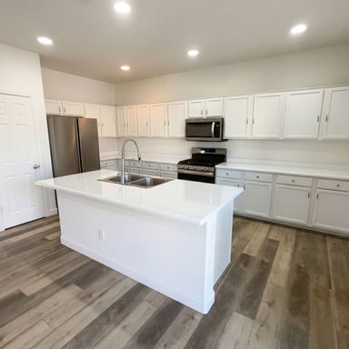 Property photo 2 of 3940 E Blue Spruce Ln