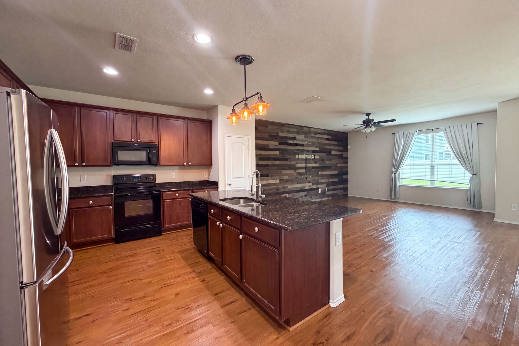 Photo 2 of 26 of 9165 Blackstone Dr, Providence Village, TX