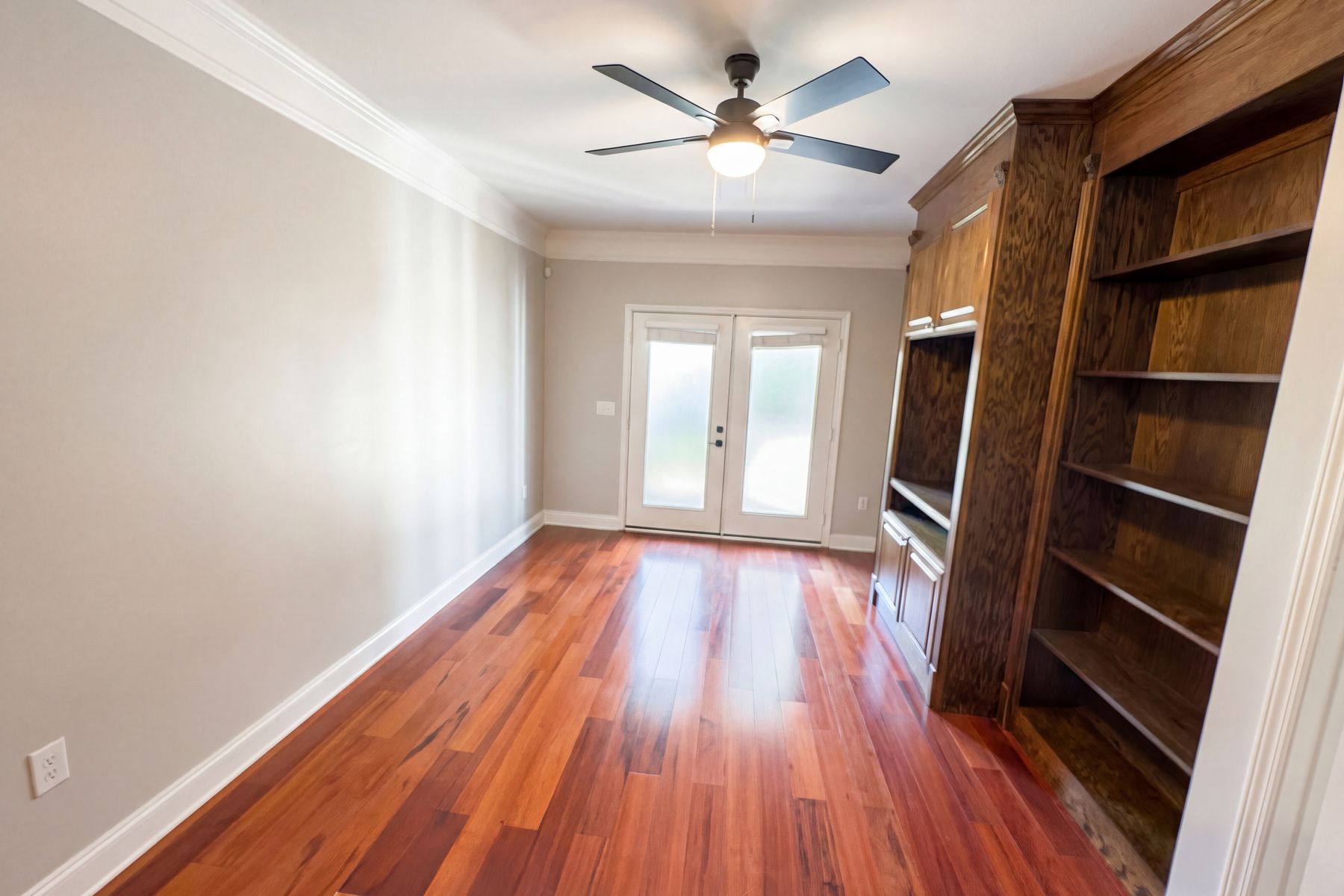 Property photo 3 of 2700 Pine Tree Rd NE Unit 3006