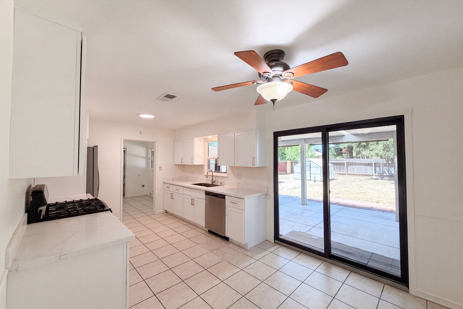 Photo 2 of 41 of 719 N Crescent Ave, Lodi, CA