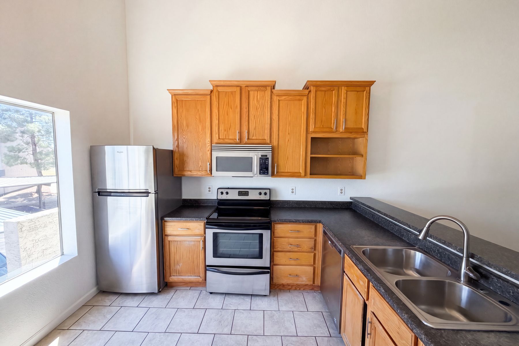 Photo 2 of 19 of 19601 N 7th St, Phoenix, AZ